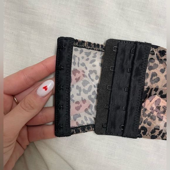 NWT Victorias Secret Embroidered Floral Lace Strapless Bra - Picture 7 of 8